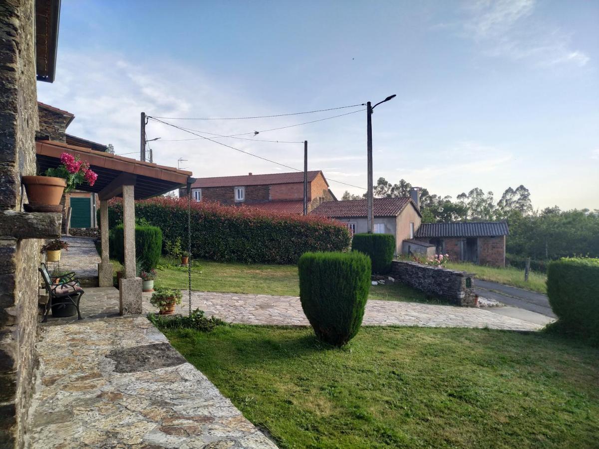 הוילה Casa O Castelo En Touro מראה חיצוני תמונה